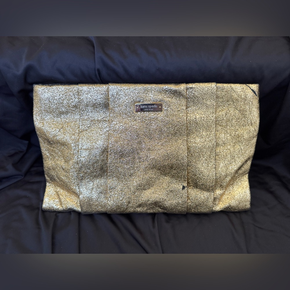 Kate Spade Metallic crackle Gold pleated Clutch with cover facile frame